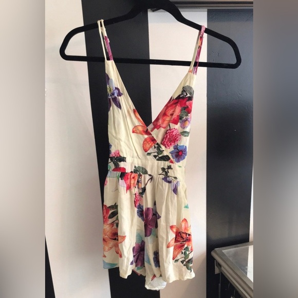 Floral backless romper - Picture 3 of 6